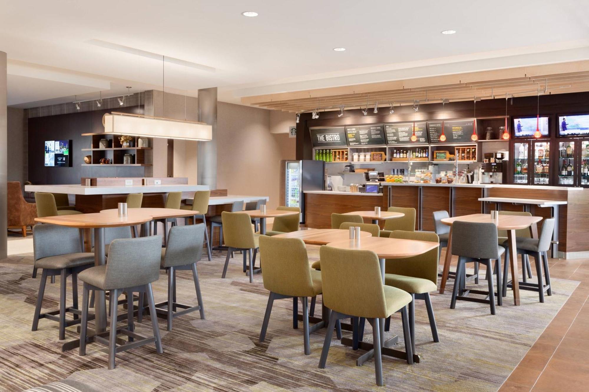 Courtyard By Marriott Boston Dedham/Westwood Hotel Exterior photo